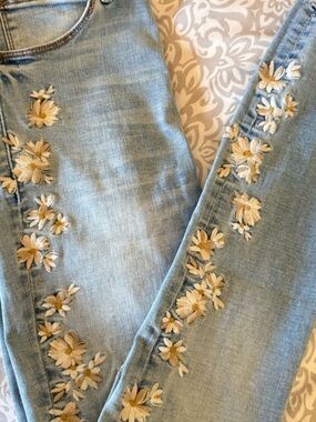 2 Floral Embroidered Women’s Jeans